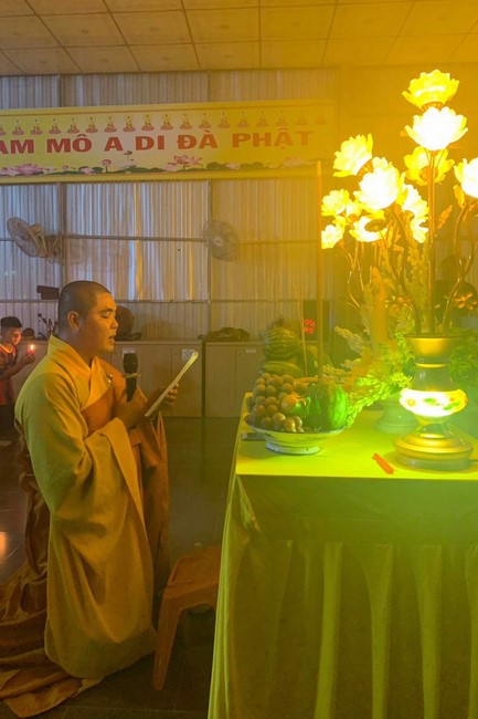 Prostrating five hundred names Bodhisattva Avalokitesvara at Truong Phap Pagoda, Hau Giang
