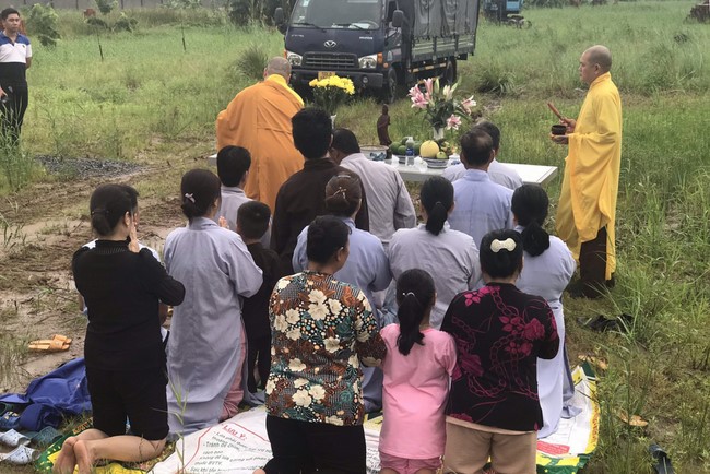 Prostrating five hundred names Bodhisattva Avalokitesvara at Truong Phap Pagoda, Hau Giang