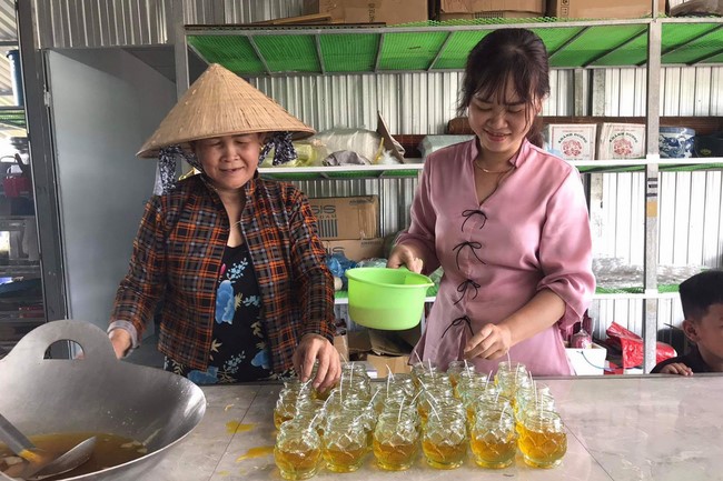 Prostrating five hundred names Bodhisattva Avalokitesvara at Truong Phap Pagoda, Hau Giang
