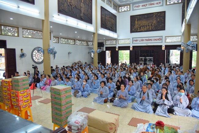 Nhóm Hiểu và Thương: Cúng dường Trường Hạ - 2023