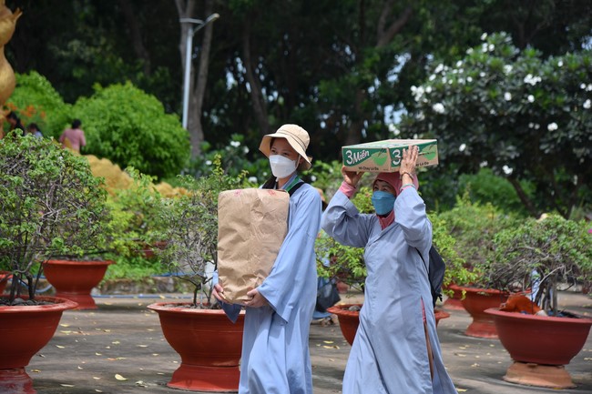 Nhóm Hiểu và Thương: Cúng dường Trường Hạ - 2023