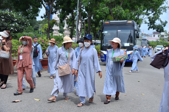 Nhóm Hiểu và Thương: Cúng dường Trường Hạ - 2023