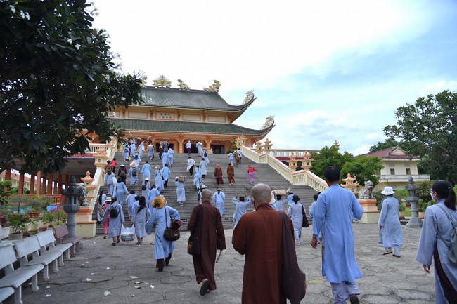 Nhóm Hiểu và Thương: Cúng dường Trường Hạ - 2023