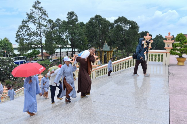 Nhóm Hiểu và Thương: Cúng dường Trường Hạ - 2023