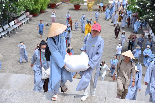 Nhóm Hiểu và Thương: Cúng dường Trường Hạ - 2023