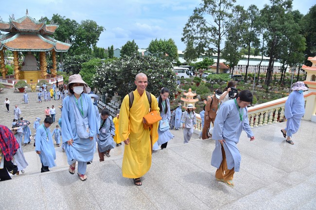 Nhóm Hiểu và Thương: Cúng dường Trường Hạ - 2023