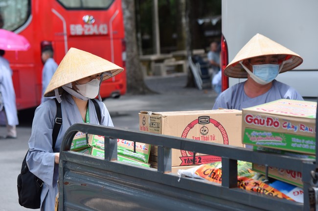 Nhóm Hiểu và Thương: Cúng dường Trường Hạ - 2023