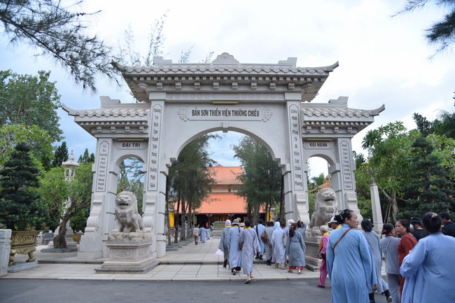 Nhóm Hiểu và Thương: Cúng dường Trường Hạ - 2023