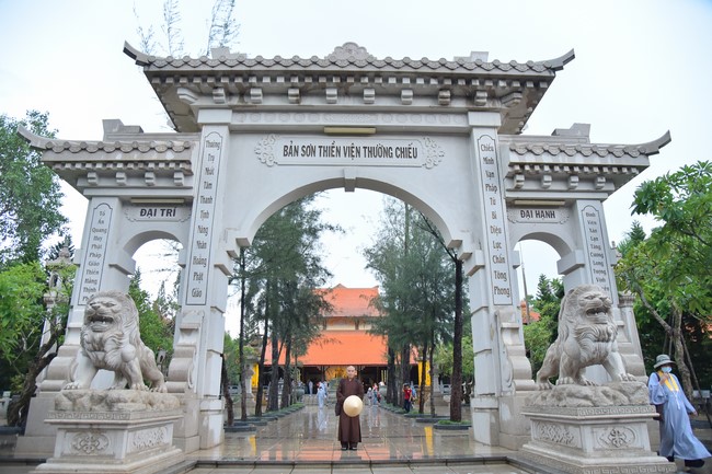 Nhóm Hiểu và Thương: Cúng dường Trường Hạ - 2023