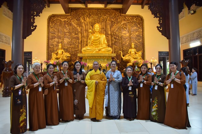 Nhóm Hiểu và Thương: Cúng dường Trường Hạ - 2023