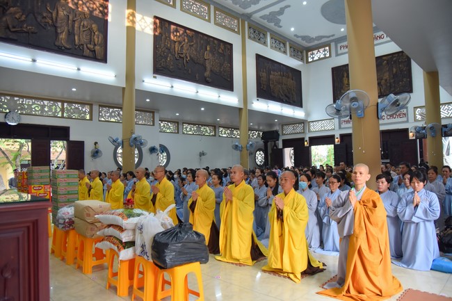 Nhóm Hiểu và Thương: Cúng dường Trường Hạ - 2023