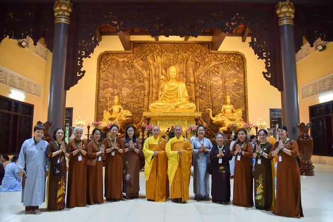 Nhóm Hiểu và Thương: Cúng dường Trường Hạ - 2023