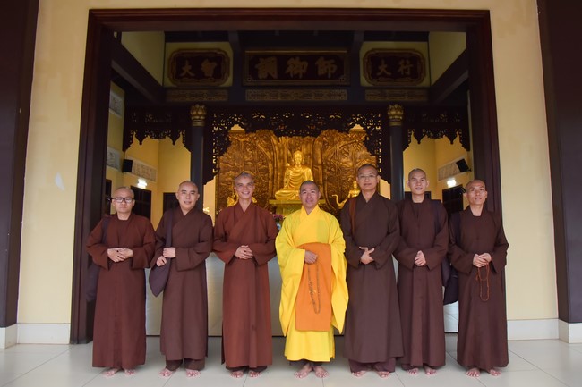 Nhóm Hiểu và Thương: Cúng dường Trường Hạ - 2023