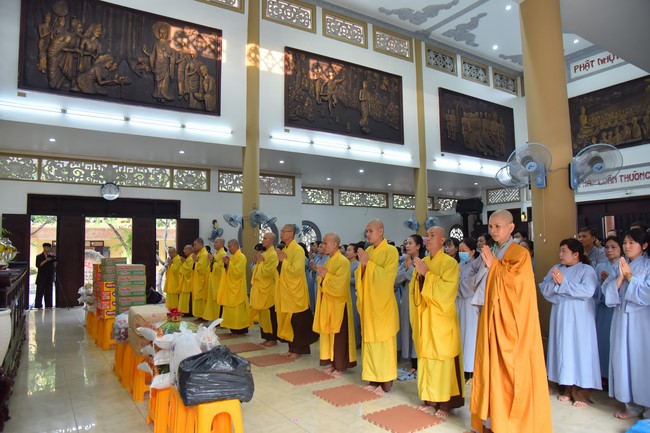 Nhóm Hiểu và Thương: Cúng dường Trường Hạ - 2023