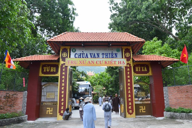 Nhóm Hiểu và Thương: Cúng dường Trường Hạ - 2023