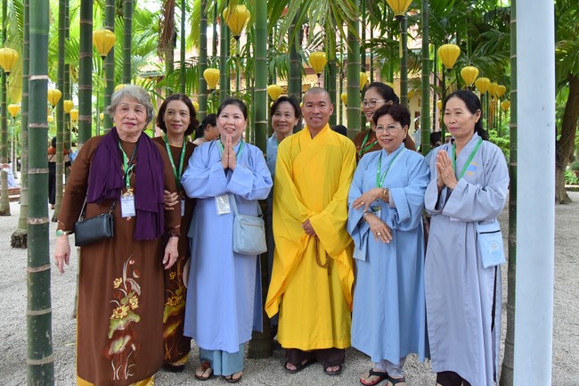 Nhóm Hiểu và Thương: Cúng dường Trường Hạ - 2023