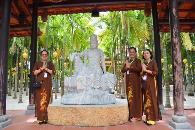 Nhóm Hiểu và Thương: Cúng dường Trường Hạ - 2023