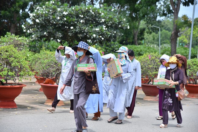 Nhóm Hiểu và Thương: Cúng dường Trường Hạ - 2023