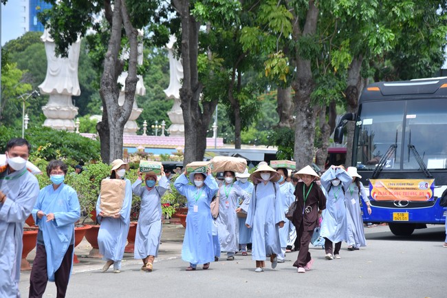 Nhóm Hiểu và Thương: Cúng dường Trường Hạ - 2023