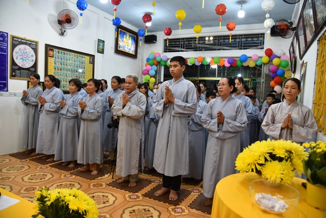 Basic Buddhist program and giving gifts at Minh Chat Ashram in Can Tho