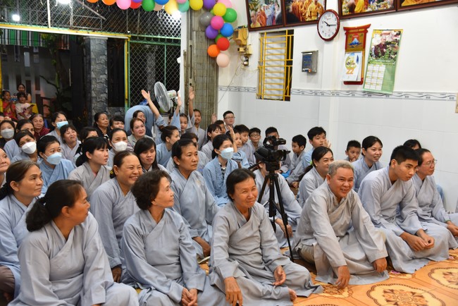 Basic Buddhist program and giving gifts at Minh Chat Ashram in Can Tho