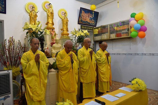 Basic Buddhist program and giving gifts at Minh Chat Ashram in Can Tho