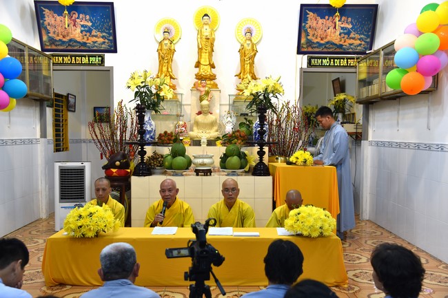 Basic Buddhist program and giving gifts at Minh Chat Ashram in Can Tho