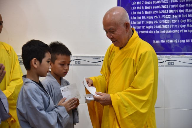 Basic Buddhist program and giving gifts at Minh Chat Ashram in Can Tho