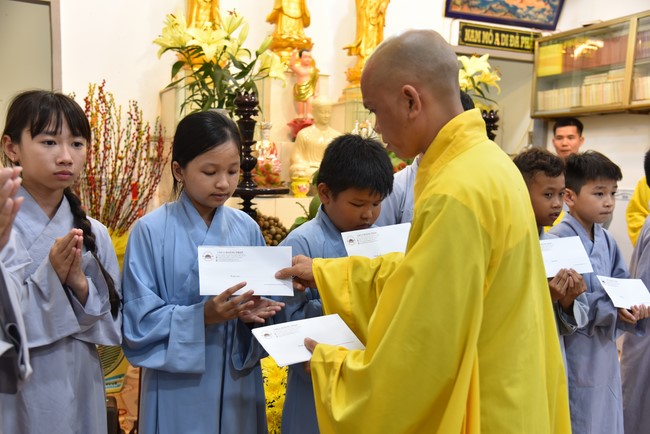 Basic Buddhist program and giving gifts at Minh Chat Ashram in Can Tho