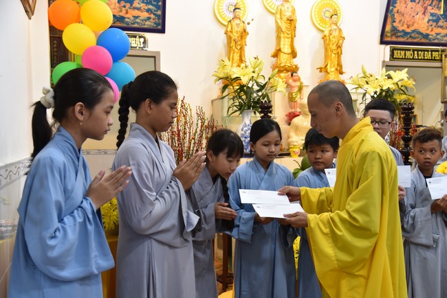 Basic Buddhist program and giving gifts at Minh Chat Ashram in Can Tho