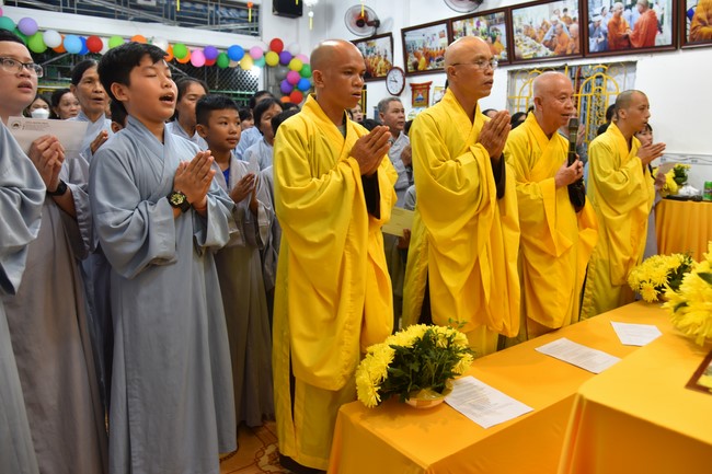 Basic Buddhist program and giving gifts at Minh Chat Ashram in Can Tho