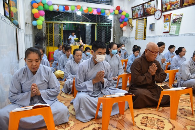 Basic Buddhist program and giving gifts at Minh Chat Ashram in Can Tho