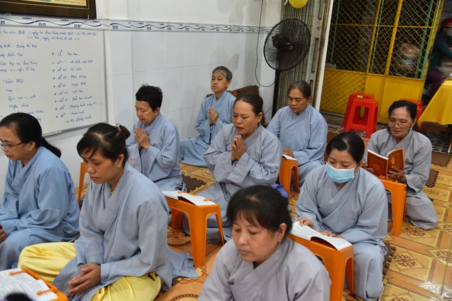 Basic Buddhist program and giving gifts at Minh Chat Ashram in Can Tho