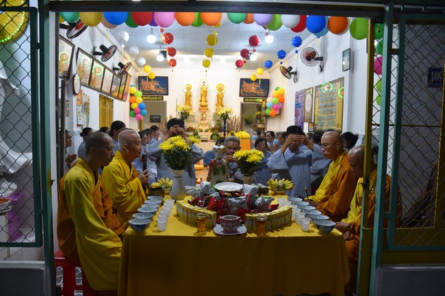 Basic Buddhist program and giving gifts at Minh Chat Ashram in Can Tho