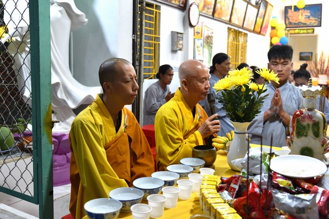 Basic Buddhist program and giving gifts at Minh Chat Ashram in Can Tho