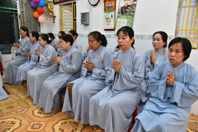 Basic Buddhist program and giving gifts at Minh Chat Ashram in Can Tho