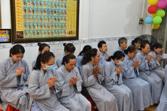 Basic Buddhist program and giving gifts at Minh Chat Ashram in Can Tho