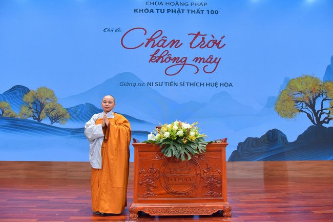 Dharma Talk Cloudless skyline in the 100th Seven-Day Retreat