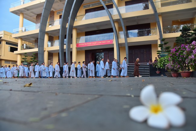 Dharma Talk Cloudless skyline in the 100th Seven-Day Retreat