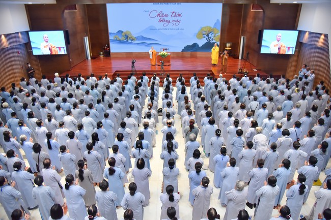 Dharma Talk Cloudless skyline in the 100th Seven-Day Retreat