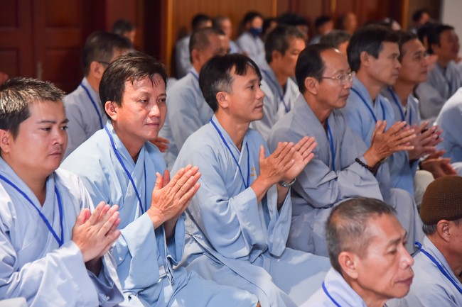 Dharma Talk Cloudless skyline in the 100th Seven-Day Retreat