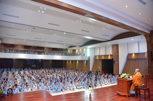 Dharma Talk Cloudless skyline in the 100th Seven-Day Retreat
