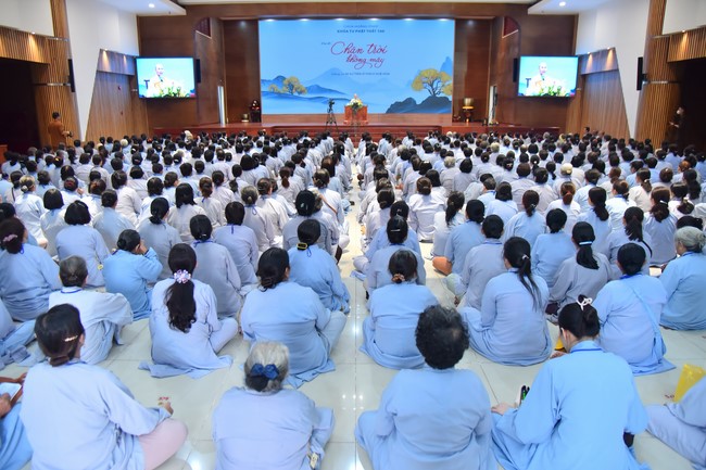 Dharma Talk Cloudless skyline in the 100th Seven-Day Retreat