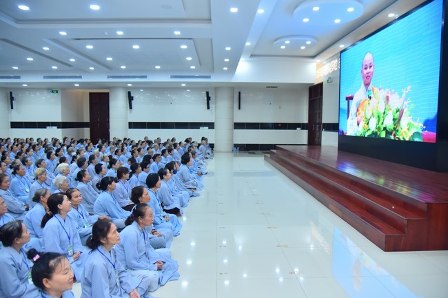 Dharma Talk Cloudless skyline in the 100th Seven-Day Retreat