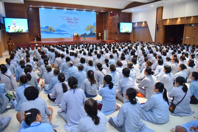 Dharma Talk Cloudless skyline in the 100th Seven-Day Retreat