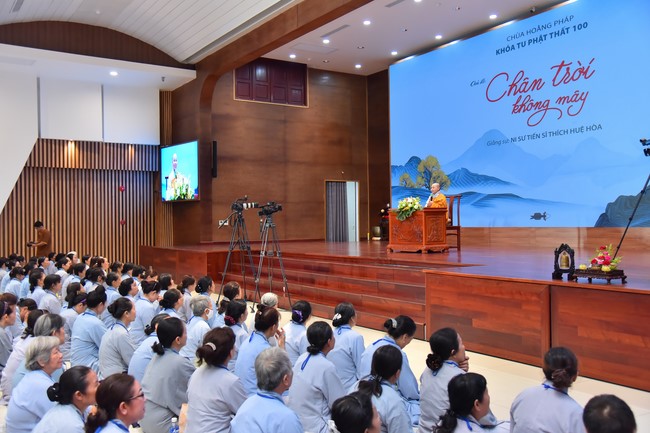 Dharma Talk Cloudless skyline in the 100th Seven-Day Retreat