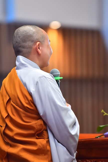 Dharma Talk Cloudless skyline in the 100th Seven-Day Retreat