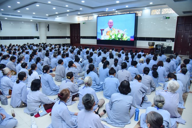 Dharma Talk Cloudless skyline in the 100th Seven-Day Retreat