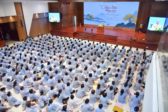 Dharma Talk Cloudless skyline in the 100th Seven-Day Retreat