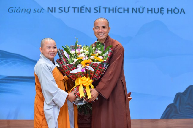 Dharma Talk Cloudless skyline in the 100th Seven-Day Retreat